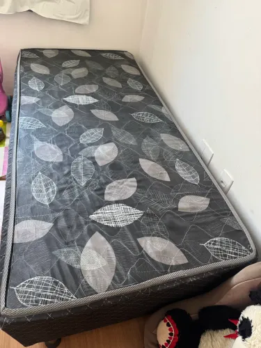 Vendo cama box solteiro