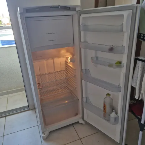 Vende-se Geladeira Consul