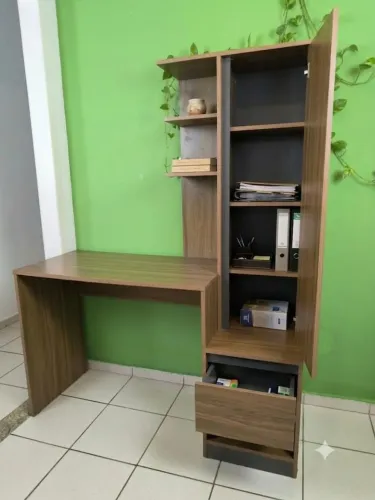 Escrivaninha com Armário Acoplado e Gavetas - Design Moderno!<br>Preço: R$ 290,00