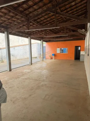 Oportunidade Única: Comércio, Apartamento e Barracão no Mesmo Local