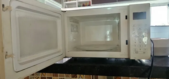MICROONDAS PHILCO 32 Litros, 127volts Potência 1400watts