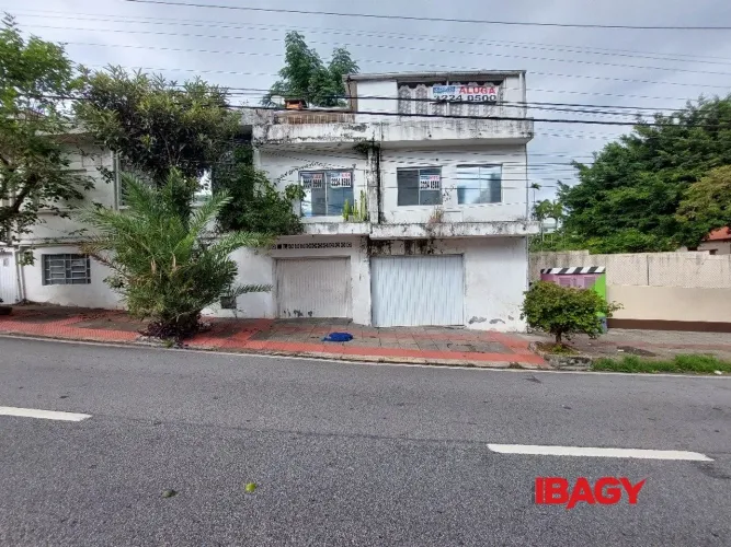 Oportunidade! Casa em CENTRO - FLORIANOPOLIS
