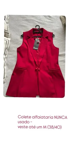 Colete Vermelho de Alfaiataria Feminino | Elegante e Moderno