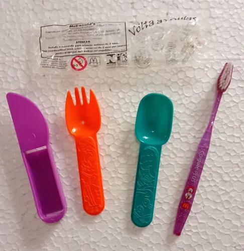 Kit McLanche Feliz McDonalds Garfo Colher Faca Escova de Dentes Anos 80