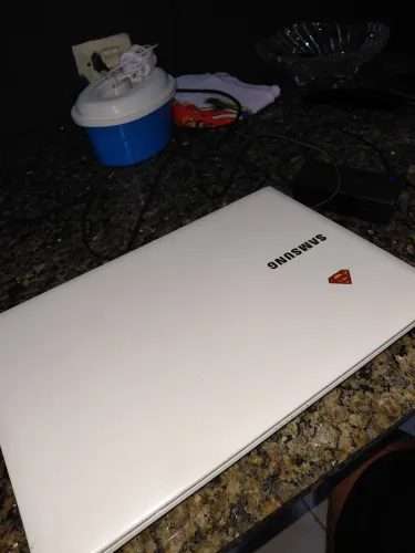 Notebook Samsung ATIV Book 2 (com carregador original) - Para Retirada de peças