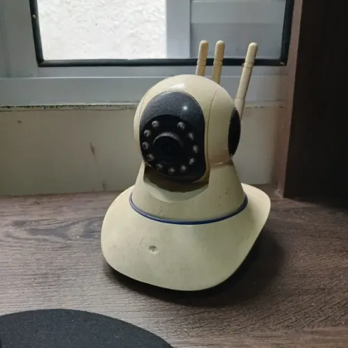 Câmera de Segurança IP Wi-Fi 3 Antenas Usada Sem Acessórios