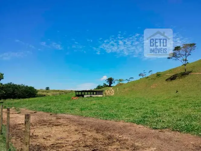 Fazenda para venda possui 9 alqueires - Carapebus - RJ