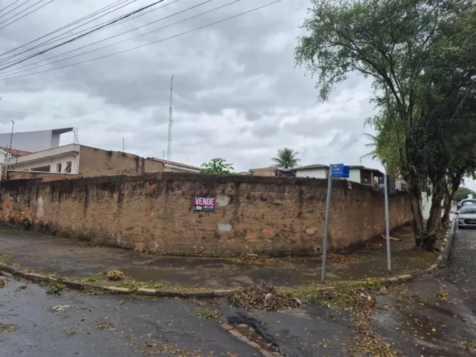 Terreno à venda no bairro Jardim Bela Vista III em Cosmópolis/SP.