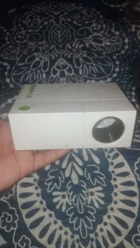 Retroprojetor (falta cabos de alimentação e HDMI)