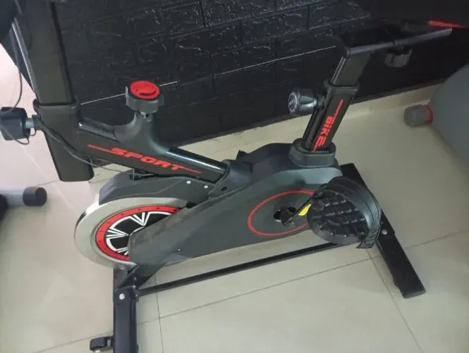 Bicicleta ergométrica semi nova funciona perfeitamente