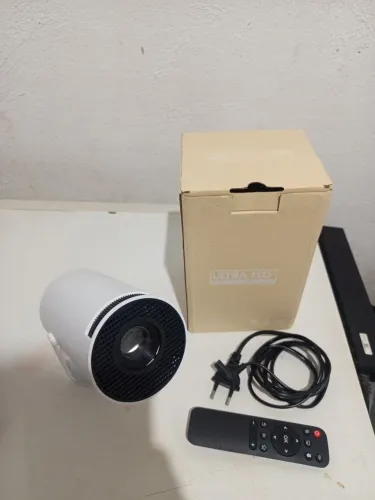 Projetor portátil 4k Hd Android 11.0 smart wi-fi 5g bluetooth branco 127/220