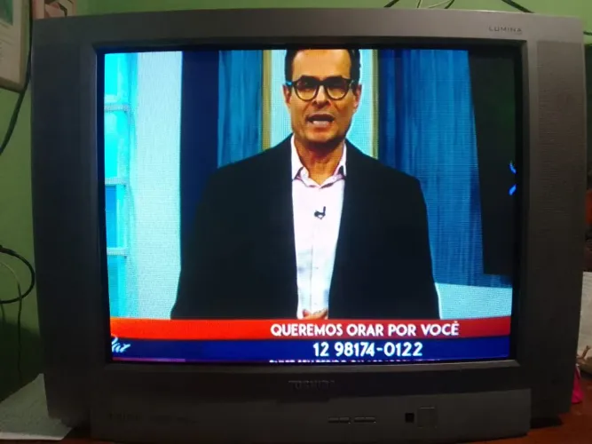 Televisão de tubo TOSHIBA com conversor