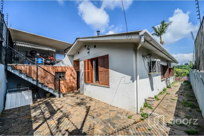 Imóvel na João Fernandes Soares com 3 dormitórios e 129m²