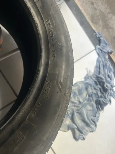 Pneu Bridgestone Aro 18 225/50R