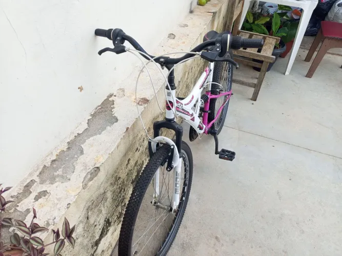 2 Bicicletas, uma aro 26 e a outra aro 29