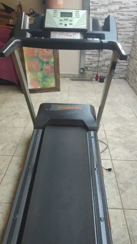 Esteira Elétrica Atlétic Advanced 520EE 110v- suporta até 140 kg (dobrável)