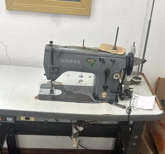 Máquina zig-zag bivolt não lubrificada