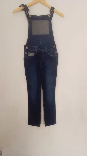 Jardineira jeans infantil Calvin Klein 8 anos desapego 