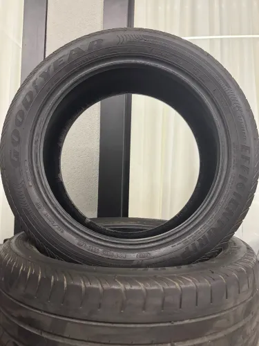 4 pneus Goodyear 215/50R17 meia vida