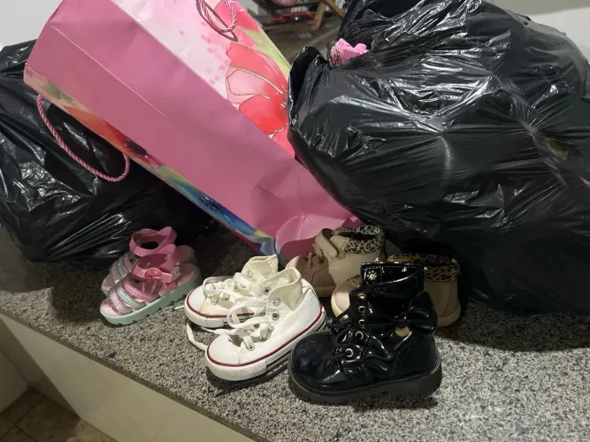Roupas de 2 anos + sapatos