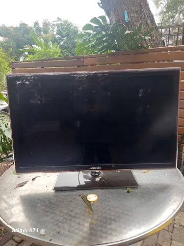 Tv smart 30 polegadas para retirada de peças 