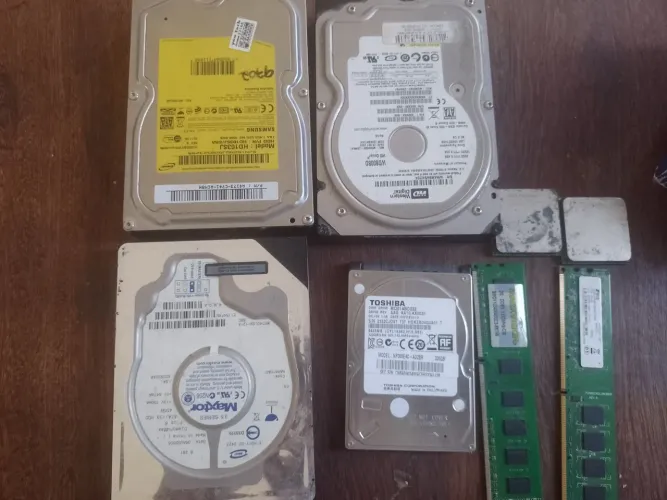 Processador Phenom X4+ HD e memória leia