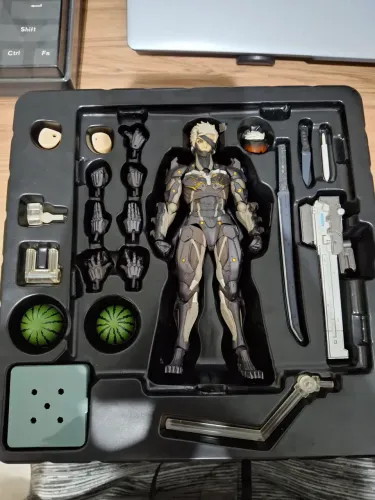 Raiden revoltech - Metal Gear Solid , LEIA A DESCRIÇÃO!