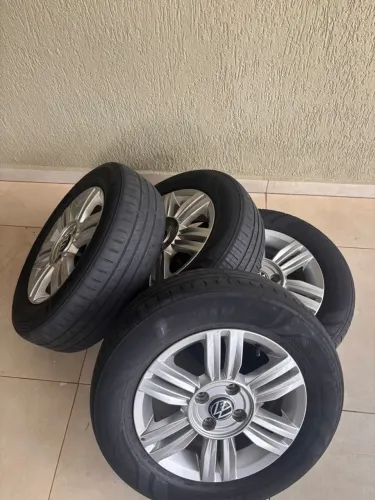 Jogo de rodas com pneus aro 14 VW UP Tsi Move 2018
