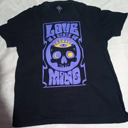 Camiseta Preta Estampa Caveira Love Is A State Of Mind - Tamanho G (Nova)