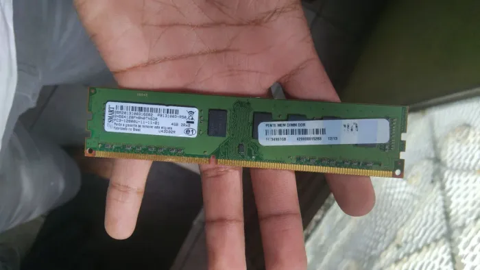 Pente de memória RAM DDR3 - 4gb, em bom estado