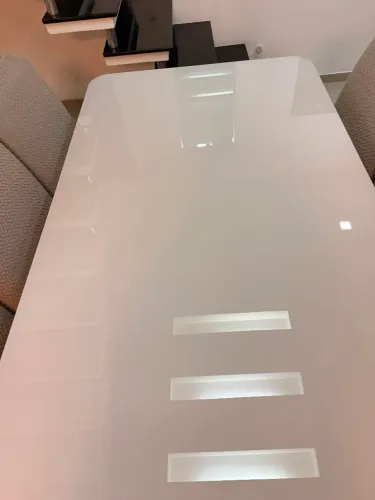 Mesa de Jantar 6 Lugares 1,80 x 0,90 com Tampo de Vidro Branco + 6 Cadeiras - Impecável