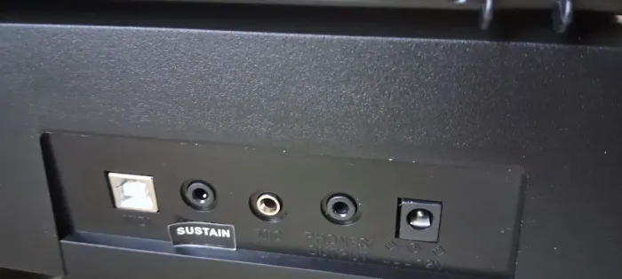 Teclado 5 oitavas novinho com tecla sensitive 5 em um com suporte, banco, pedal, fone de o