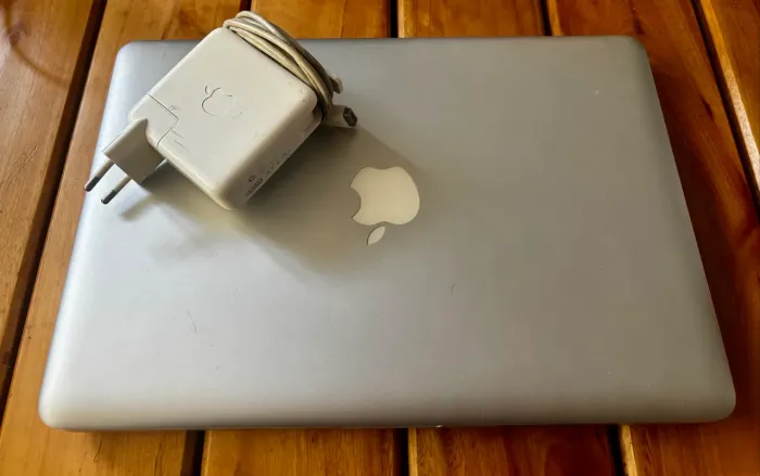 MacBook Pro - 13? Core i7, 16Gb Ram, HD 512Gb (Alguns defeitos)