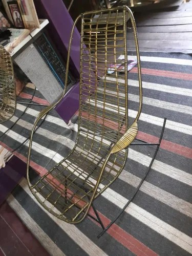 Vende se cadeira de balanço