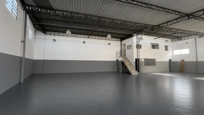 Galpão Comercial 460m² - Av. Atlântica | Espaço para +25 carros | Socorro/SP