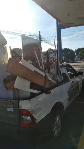 Descartes e serviços de limpeza de pátio *
