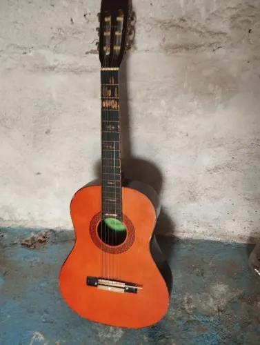 Violão usado só $ 250