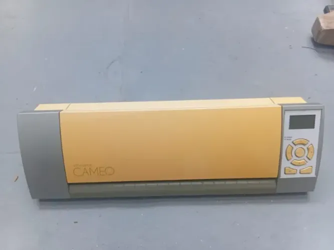 Silhouette Cameo Plotter de Recorte - Adesivos, Personalizados e Papelaria (SEM FONTE)