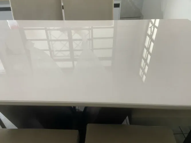 MESA DE JANTAR 6 LUGARES ?