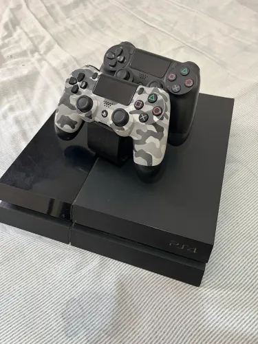 PS4 + 2 Controles + 2 Jogos