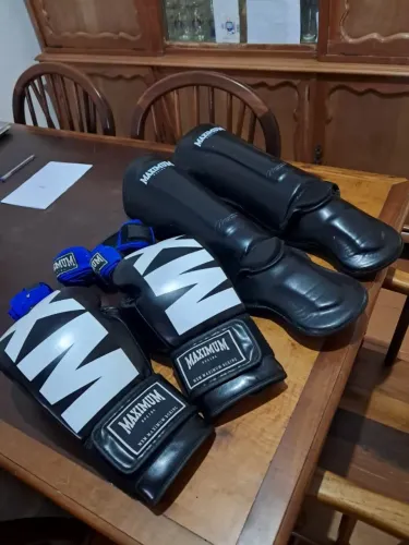 Luva de boxe e caneleira Muay Thai
