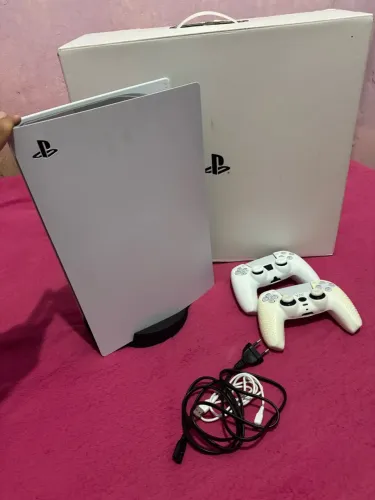 PlayStation 5 Slim + 2 controles