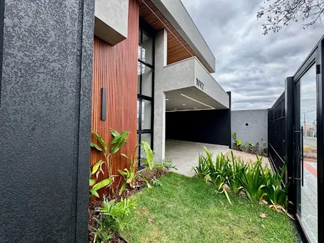 Casa com 3 suítes e piscina à venda, 185 m² por R$ 1.640.000 - Jardim Iguaçu - Maringá/PR