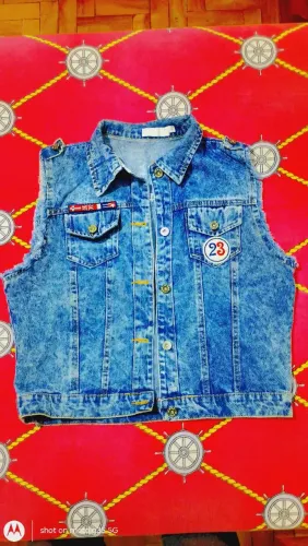Colete jeans, tamanho G com com botões de alumínio e 2 bolsos, novo