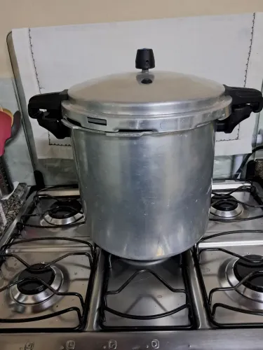 Panela de Pressão Nigro 20 L R$ 300,00