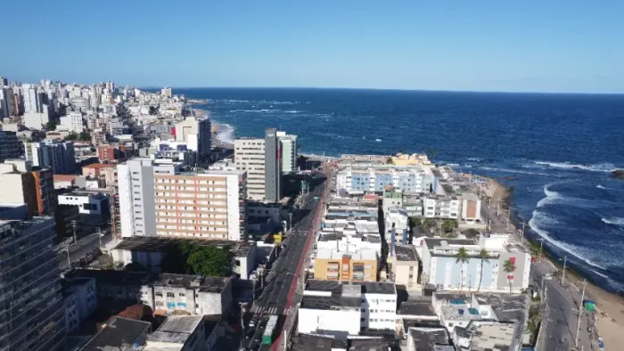 Av Amaralina 731 - Terreno com Loja e Prédio Anexo - 525m2 - Incorporação