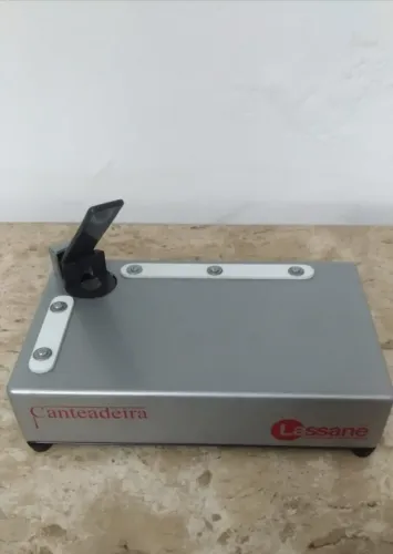 Canteadeira para cortar cartões