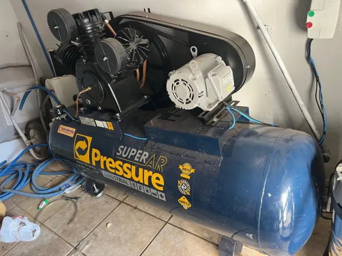 Vende-se esse compressor 40pes seminovo