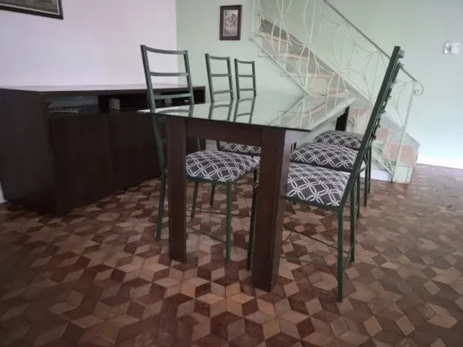 mesa retangular detampo de vidro com 6 cadeiras