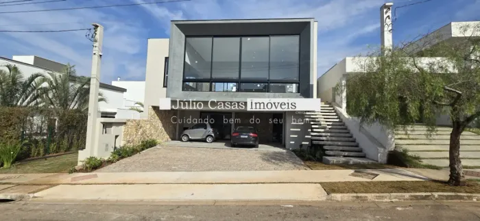 Casa à venda em condomínio - Aceita permuta por terreno comercial em torno de mil metros b